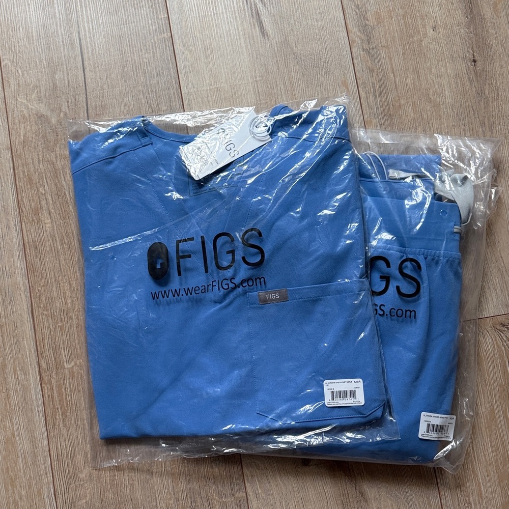Figs ceil blue scrub set NWT
